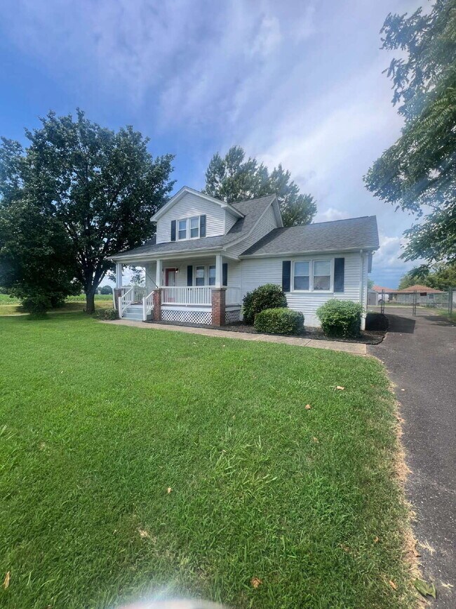 Building Photo - Charming 4-Bedroom Home on Spacious Corner...