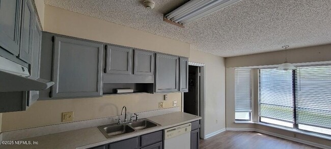 Building Photo - 2321 Stonebridge Dr