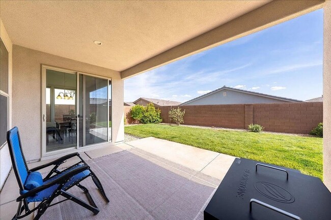 Building Photo - Bright and Spacious 3 Bedroom Home in Wash...