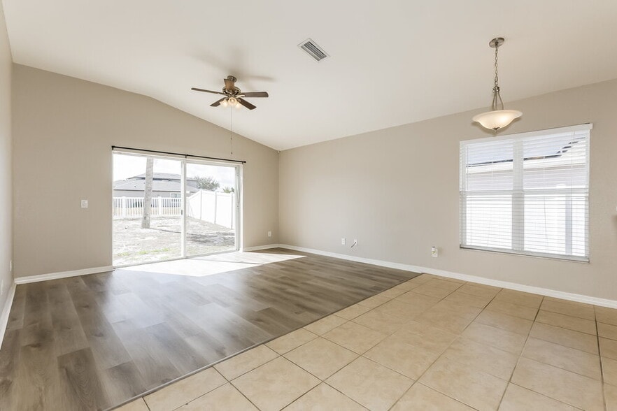 Building Photo - 11515 Mountain Bay Dr