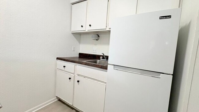 Building Photo - 1405 Neil Ln