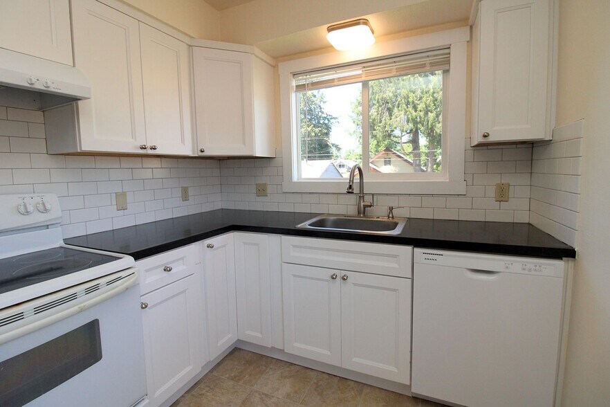 Building Photo - 6214 SE 51st Ave