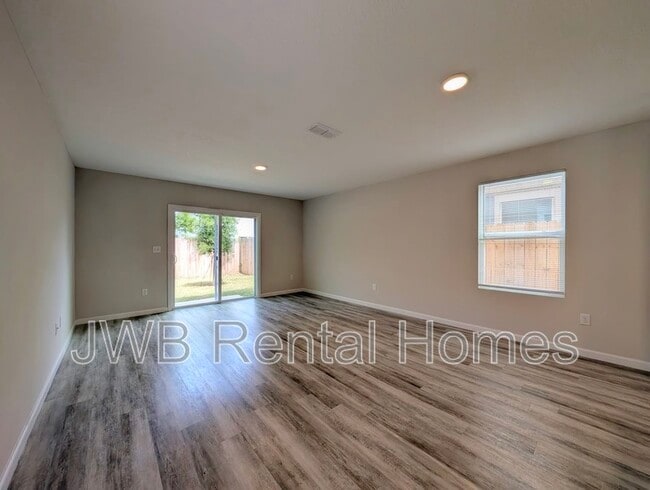 Building Photo - 9027 Cocoa Ave