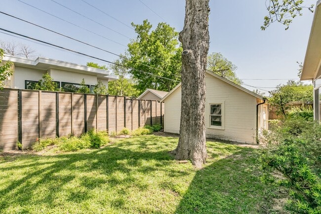 Building Photo - WONDERFUL BERKELEY LOCATION!  Immaculate One Story Craftsman!