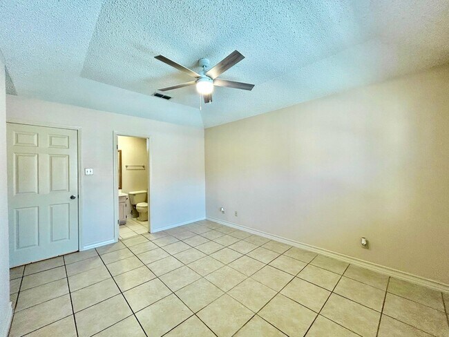 Building Photo - 201 Martingale