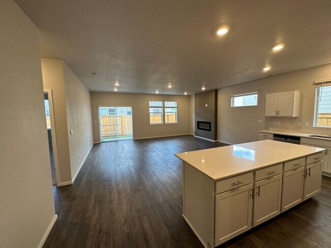 Building Photo - Newer single level 3-bedroom 2 bath house in Springfield!