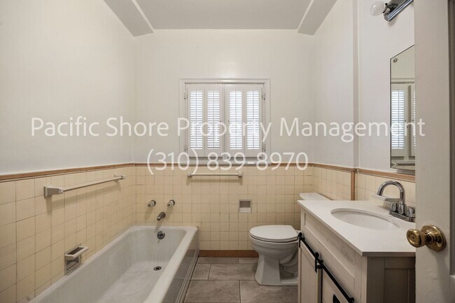 Building Photo - 458 S Roxbury Dr