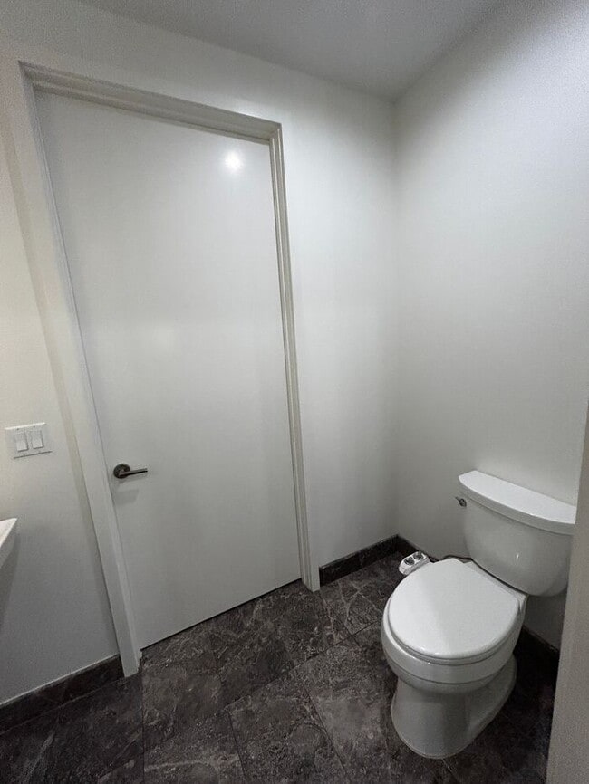 Building Photo - Charming 1BR 1BA Apartment w/ Pool & Gym in Downtown Austin