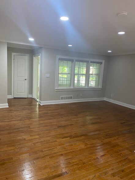 Living room - 1732 Monroe Dr NE