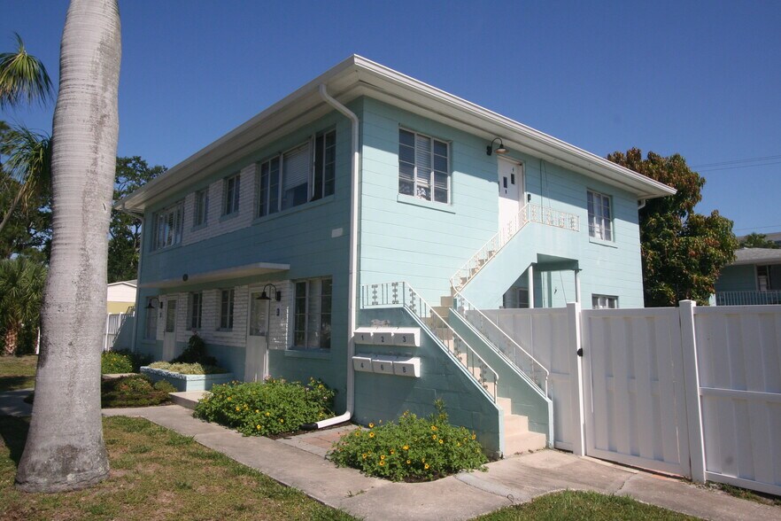 Building Photo - Hyde Park Apartments