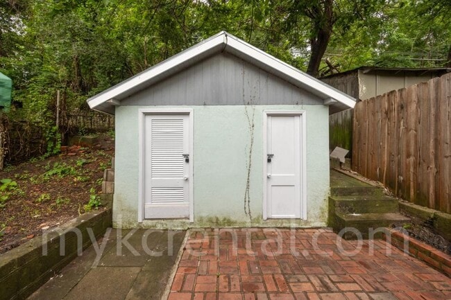Building Photo - 711 Tenny Ave