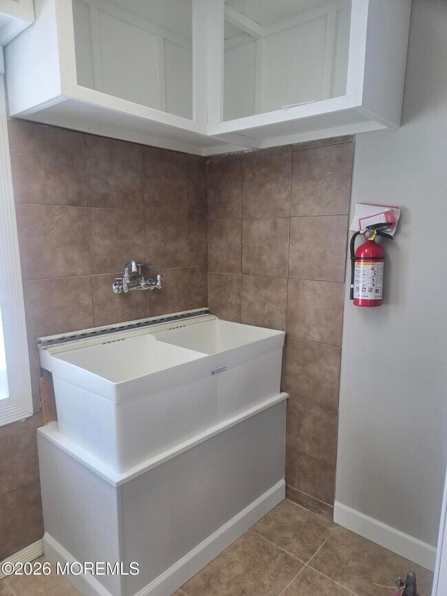 Building Photo - 361 Constitution Dr