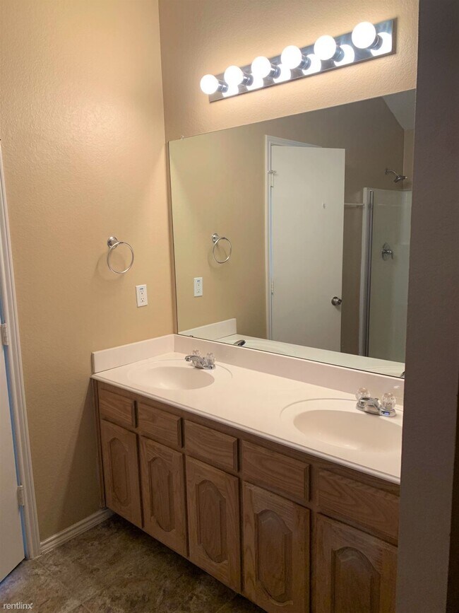Building Photo - 4 br, 2 bath House - 705 Pine Hollow Dr