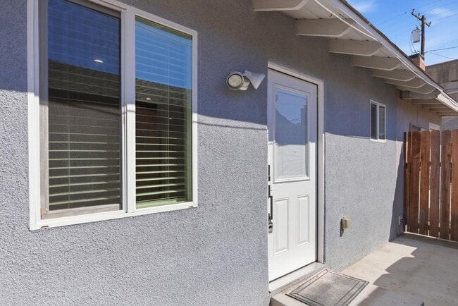 Building Photo - 10788 Mercer Ave