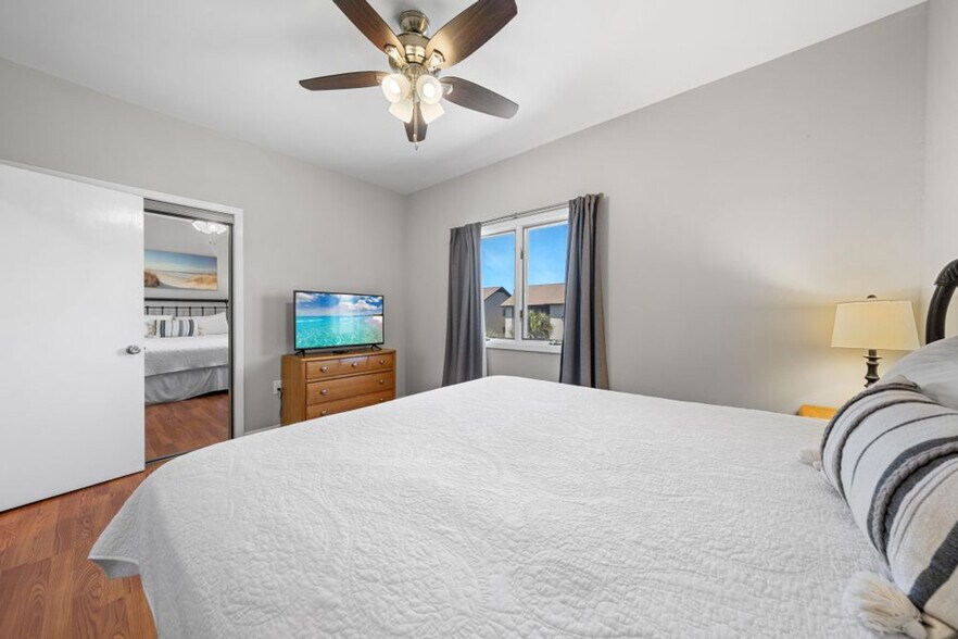 Building Photo - 3806 Spinnaker Dr
