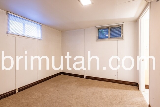 Building Photo - 1266 Parkway Ave