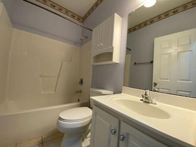 Building Photo - 3 Bedroom, 2 bath home in North Shore Comm...