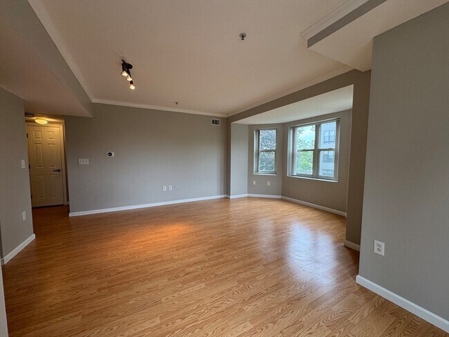 Building Photo - 1 Cityview Ln