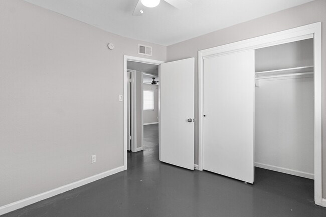 Building Photo - 12th Street Townhomes