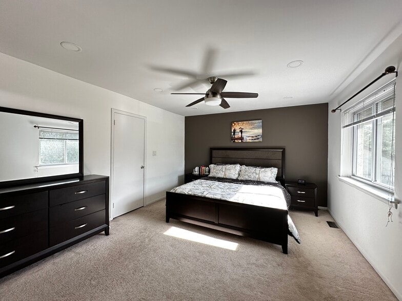 Building Photo - 107 Thoreau Dr