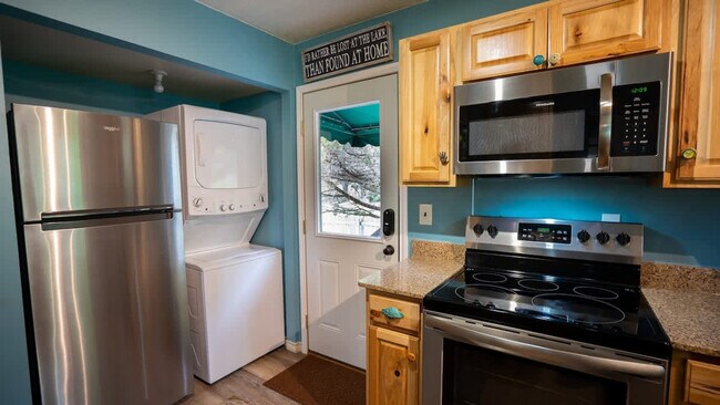 Building Photo - 1142 Amanda-SI ID1351227P