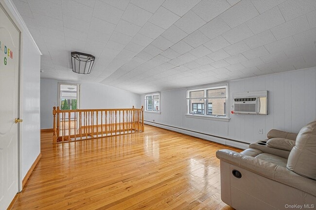 Building Photo - 85-66 188th St