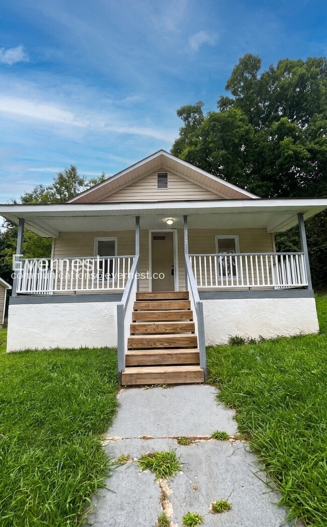 Building Photo - 3 Bed, 1 Bath Home in Winston-Salem / Vouchers Accepted / Available Now!