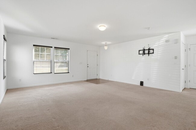 Building Photo - Spacious 4BR Home with New Carpet & Fenced Backyard