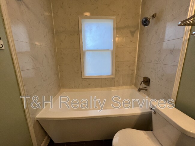 Building Photo - 5956 E Beechwood Ave