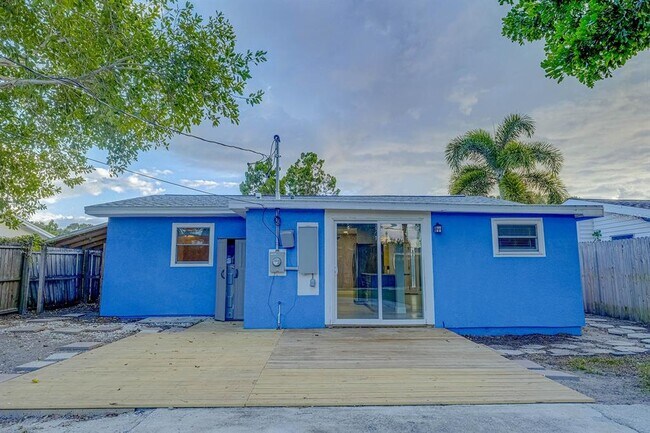 Building Photo - 5135 Newton Ave S