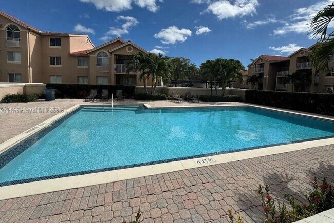 Building Photo - 10420 SW 158th Ct