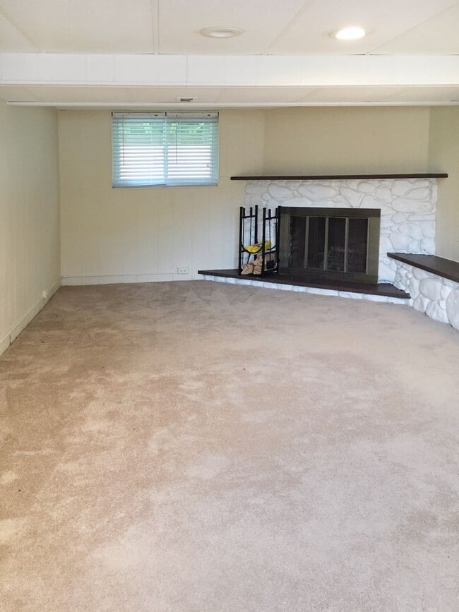 Building Photo - Charming 3-Bedroom Pittsburgh Home with Fireplace, Balcony & Garage Parking
