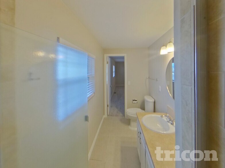 Building Photo - 5060 Barcelona Way