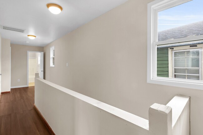 Building Photo - 708 2nd Ave