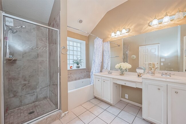 Building Photo - 10323 Emerald Pine Dr