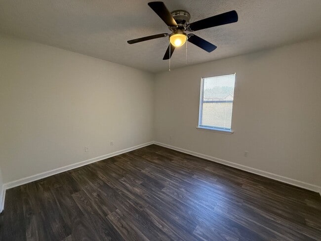 Building Photo - 137/139 Deer Creek Dr