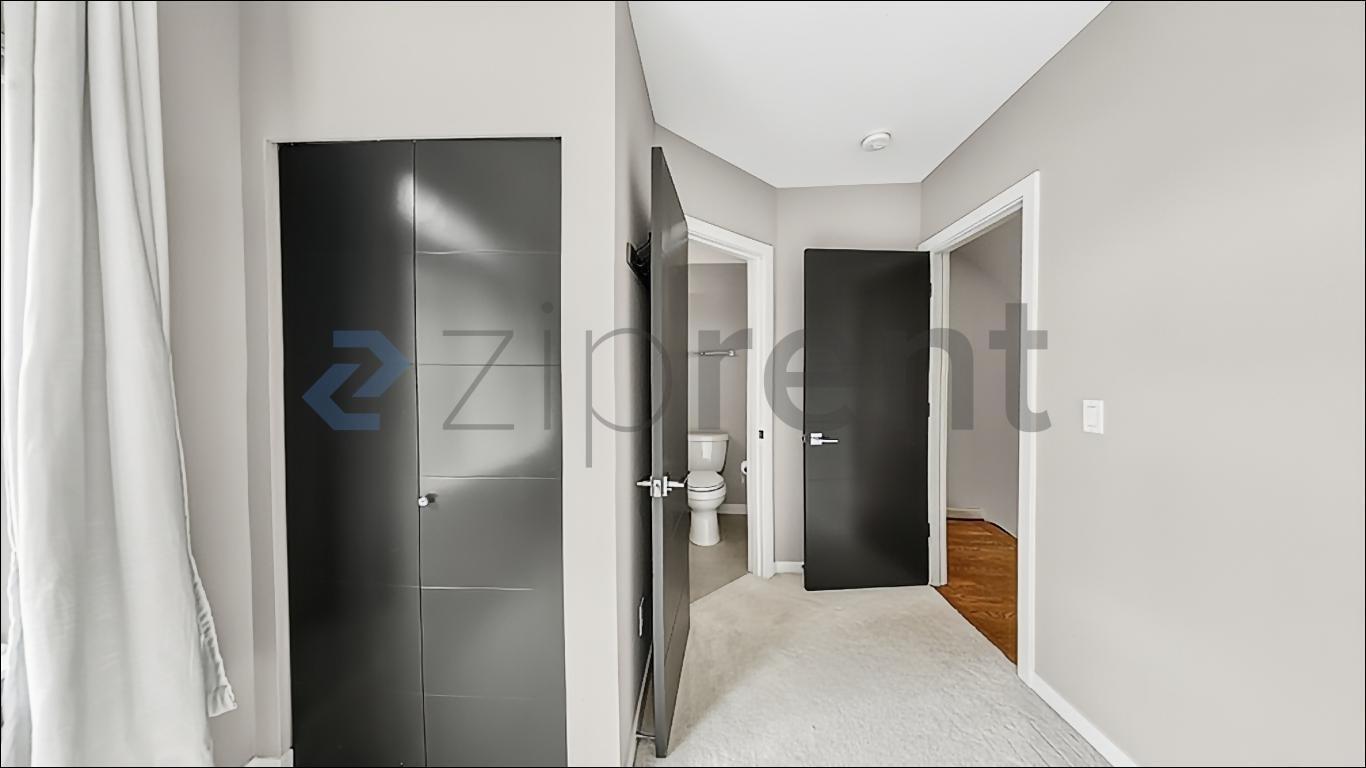 Building Photo - Unit