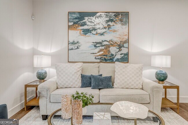 Building Photo - 93 Chateau Dr SE