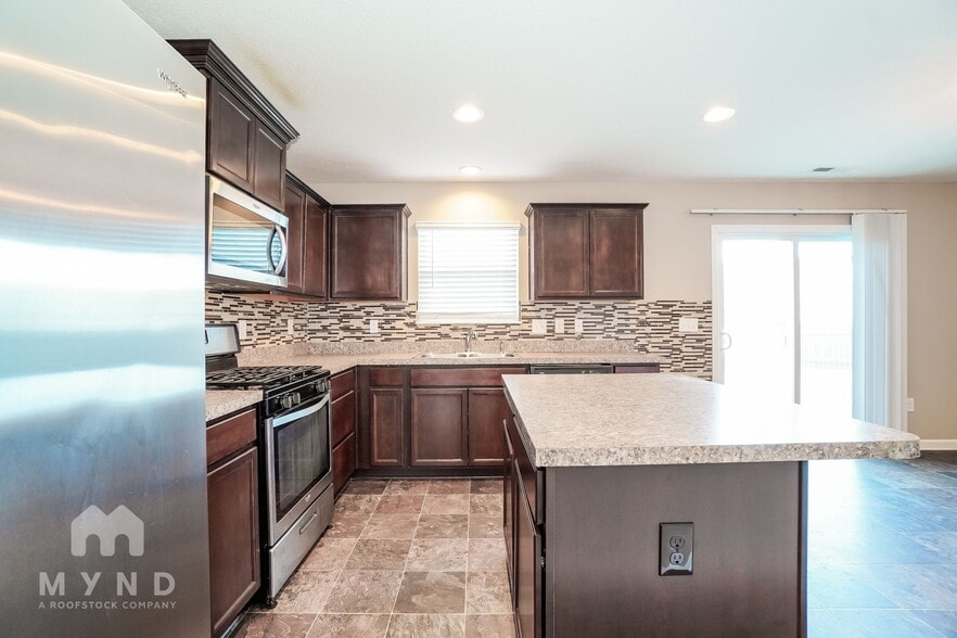 Building Photo - 5630 Branchville Dr