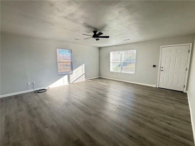 Building Photo - 2101 W Roselawn St