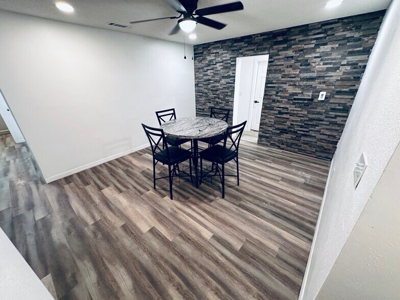 Building Photo - 2115 Continental Blvd