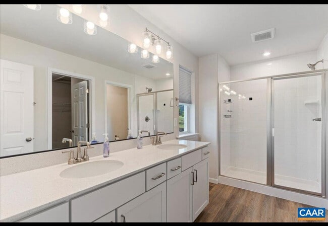 Building Photo - 407 Meadows Dr