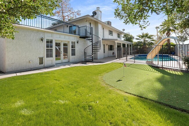 Building Photo - 8464 N 7th Ave