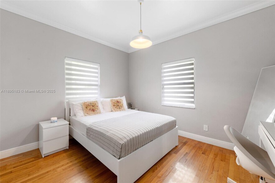 Building Photo - 10626 NE 10th Ct