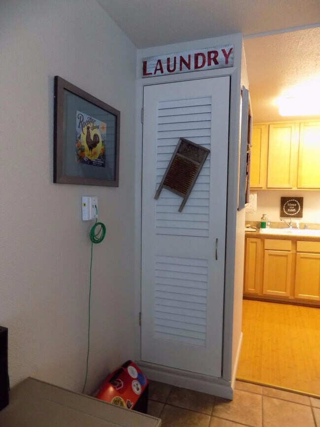 Building Photo - 2/2 Condo in Orangevale