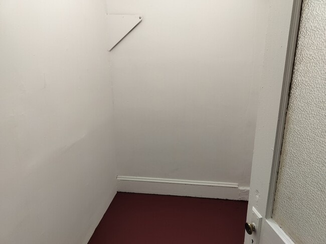 Building Photo - 547 Centre St