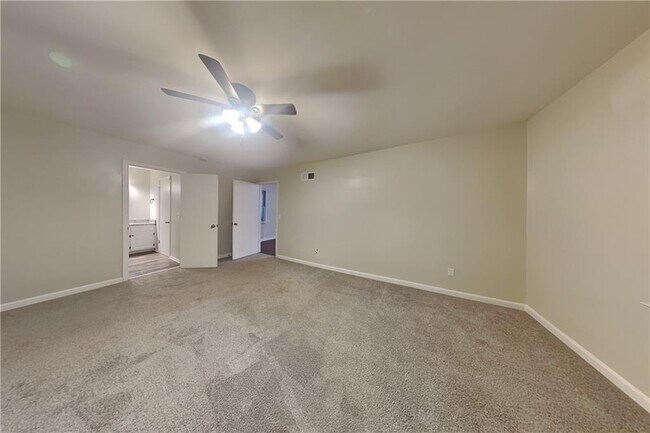Building Photo - 1104 Canterbury Ln