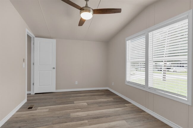 Building Photo - 84 Ridgeway Dr