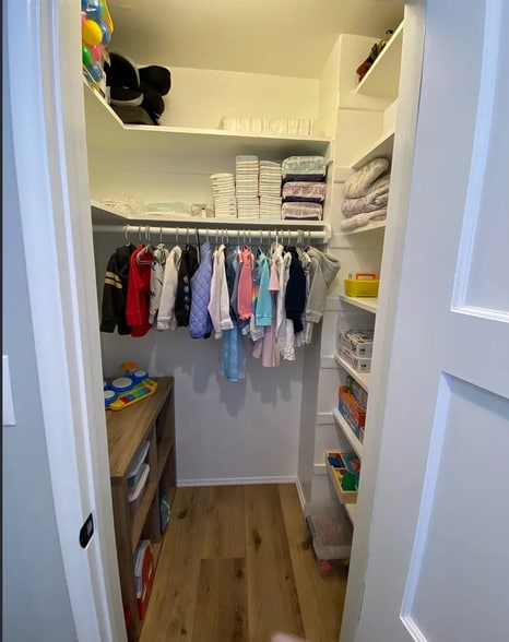 Building Photo - 5840 Allott Ave