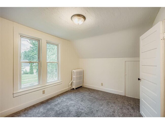 Building Photo - 595 Hawthorne Ave E